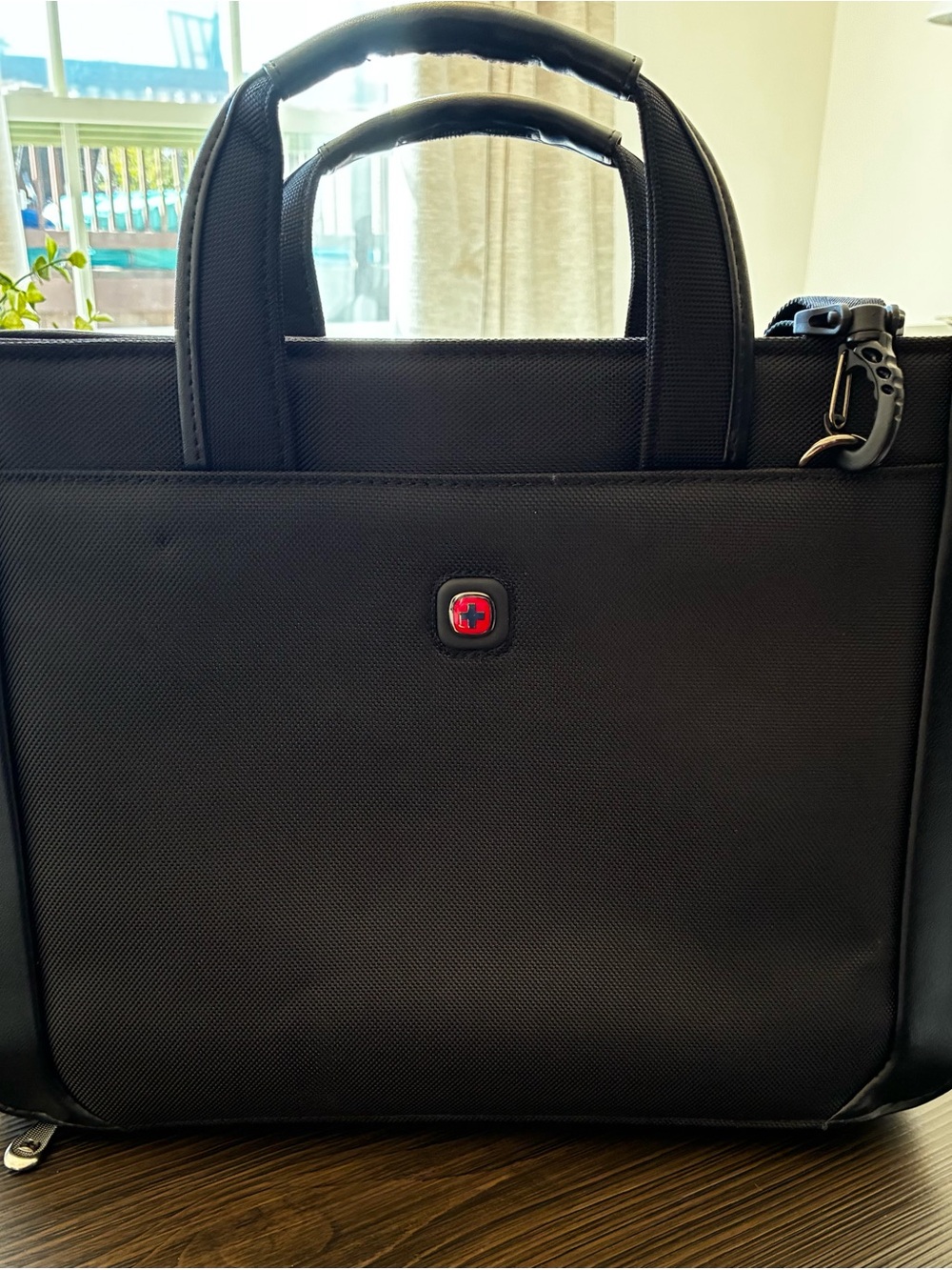 SwissGear Wenger Black Laptop Briefcase - Sleek Business Bag.